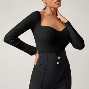 Svart topp - Oanvänd stickad svart söt topp