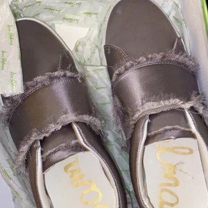 Sneakers från Sam Edelman - Köpte på NK 2018 för 1199 kr. Säljer nu för 350 kr eller bästa bud. Aldrig använda, endast provade. Stor strl.40. Färgen är grå/lavendel.