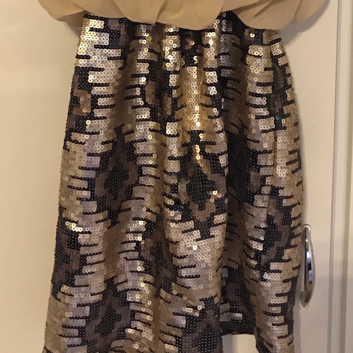 sequin dress beige new //// paljettklänning beige ny storlek S - 90