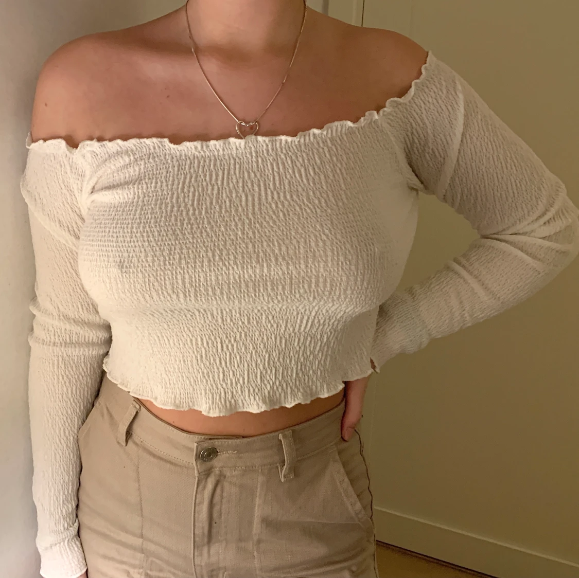 Vit ribbad offshoulder L