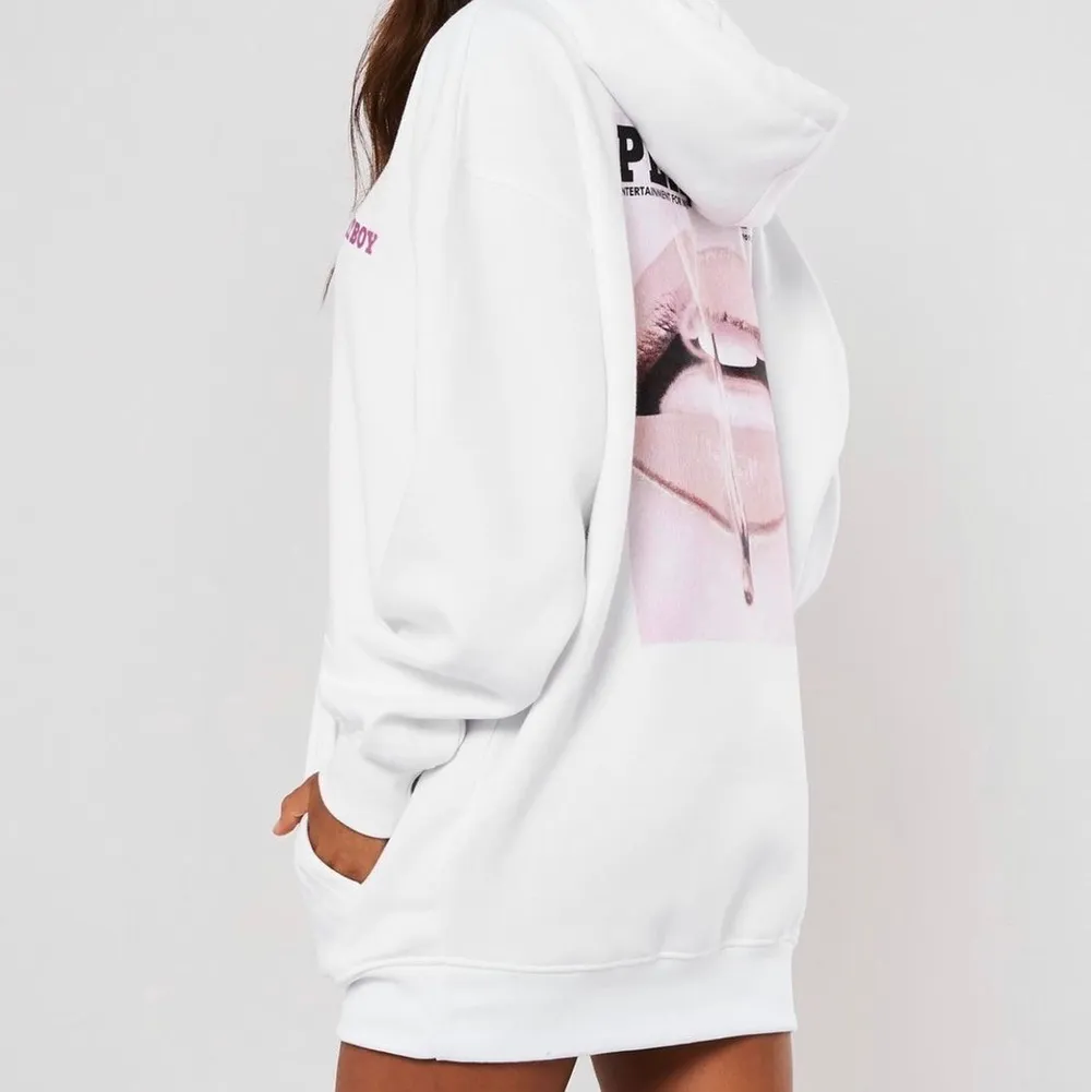 Intressekoll på min playboy hoodie från missguided jag tyvärr inte får användning för. Köpt för 700kr. Hoodies.