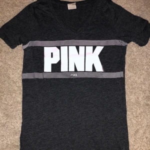 Victoria’s secret, t-shirt - Storlek S/M, lite sliten (se bild) men inget man tänker på