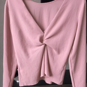 Blus - Så fin blus i mycket fint material, storlek 34! 