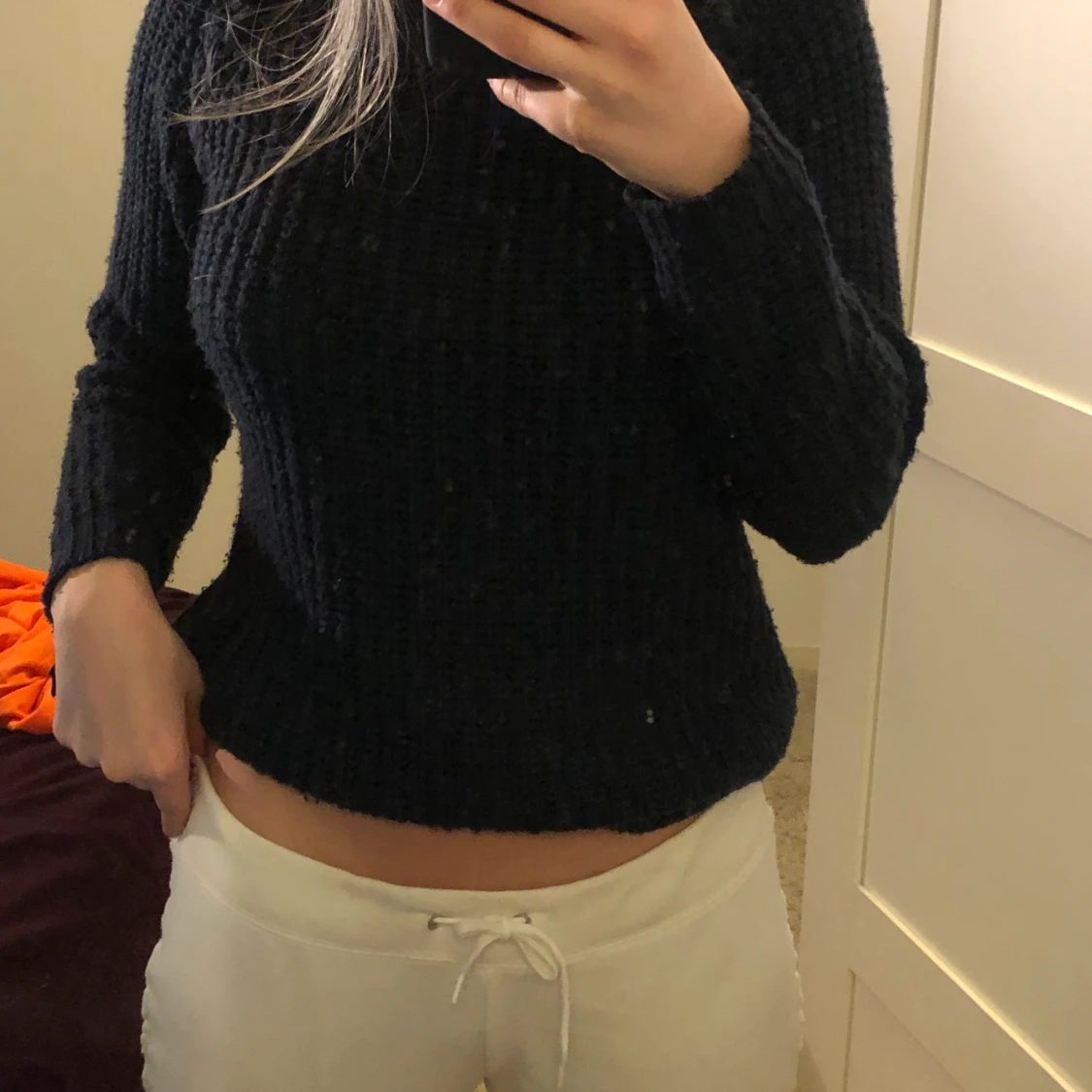 Mörkblå stickad tröja