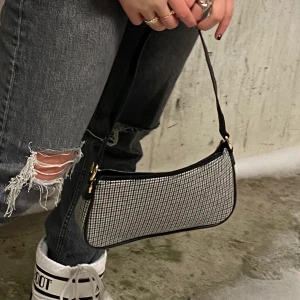 beguette bag - skitsöt som inte riktigt är min stil och därav inte kommit till användning:( går att få bättre bilder vid intresse😋😋
