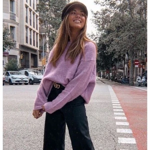 Lila kofta - En söt oversize kofta som är jättemysig nu till vintern💜 bra skick och i bra kvalite fortfarande💜 första bilden lånad