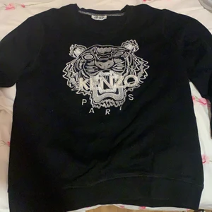 Kenzo tröja - Den passar väldigt bra, inte använt tröjan på länge. Jag kan gå ner i pris vid snabb affär