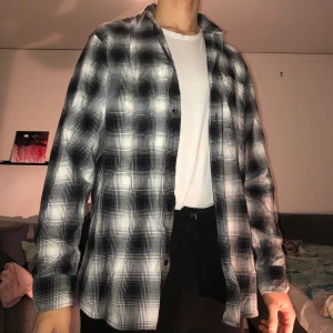 Flanellskjorta oanvänd  - Helt ny Flanellskjorta från JackandJones. Storlek XL