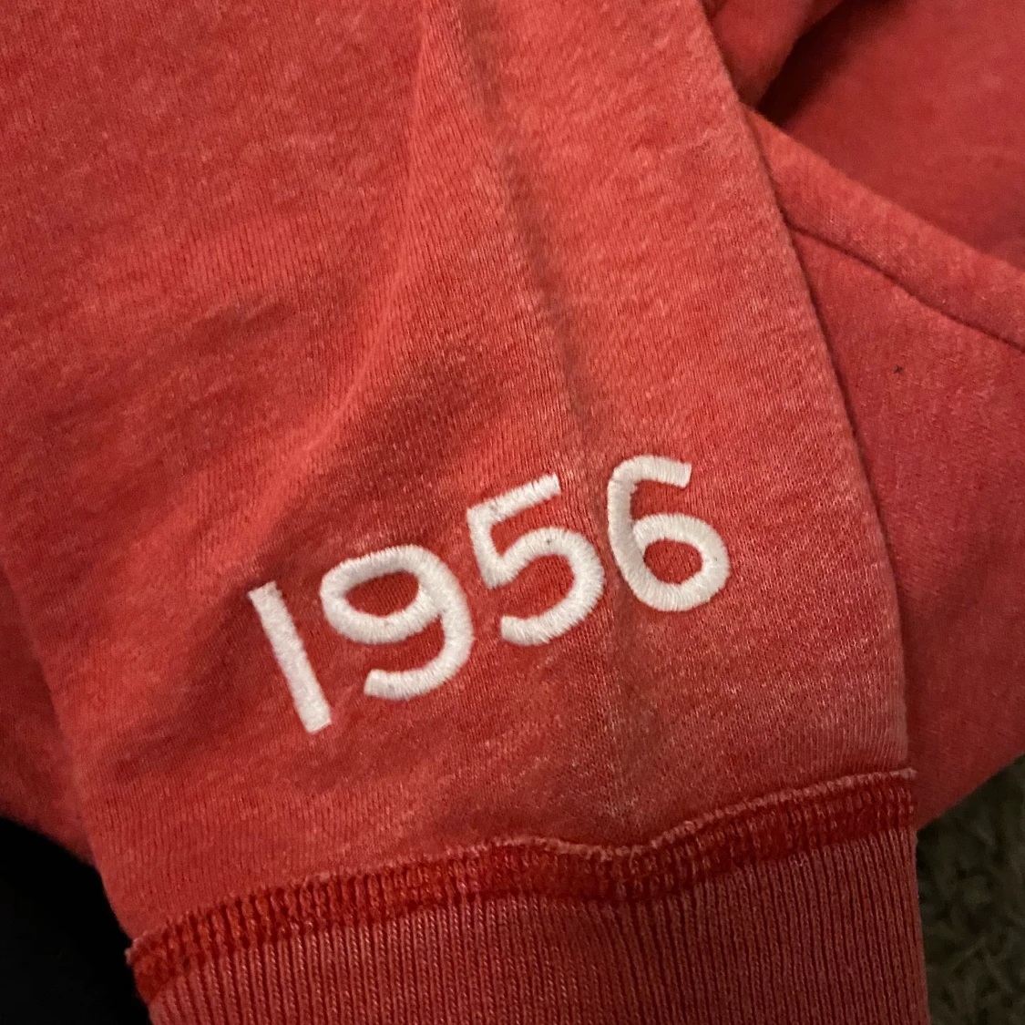 Röd hollister hoodie - 91