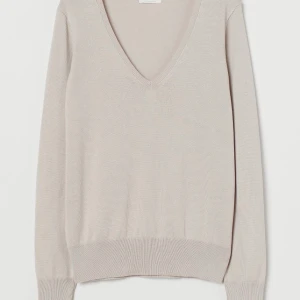  Sjukt fin tröja från hm  - Så sjukt fin tröja från hm som jag älskar men säljer för att jag köpte i fel storlek och kom inte på det förens 1dags användning så det är nästan som ny😍 Frakten ingår i priset, nypris: 149kr, mitt pris: 130 inklusive frakt (42kr)