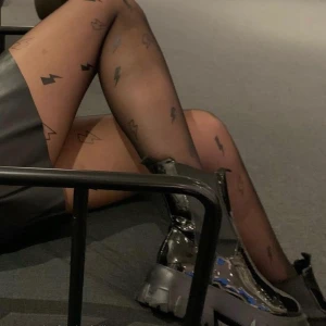 Blixt strumpbyxor - Råkade köpa fel storlek. Helt oanvända och är kvar i förpackningen (se sista bild). Passar xs/s