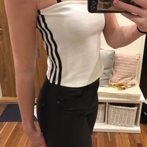 Bandeu topp - Bandeu topp från adidas som aldrig kommit till användning❤️ frakt tillkommer 