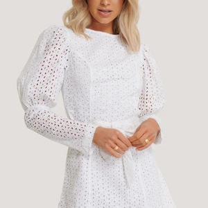 Nakd klänning - Säljer min klänning g ifrån nakd! Jag säljer klänningen på grund av att den har blivit för liten för mig. Använd endast en gång! Kontakta mig för mer bilder och bättre information! Nypris 500, säljer för 170! Köparen står för frakt  