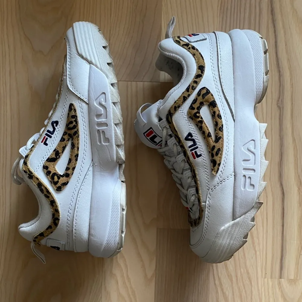 Limited Edition Fila Disruptor II leopard köpta i Dublin 2 år sen🐆 39,5 i storlek . Skor.