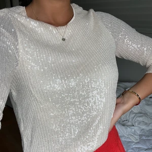 Fin fest topp - En fin glittertopp 💛