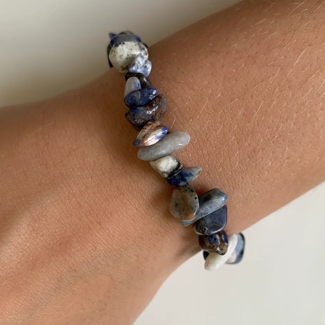 Superfint armband med blå stenar