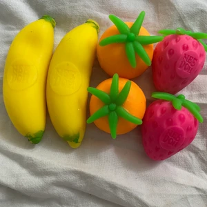 Needoh frukter - En frukt 15kr ett set 60kr alla sex 120kr🌸