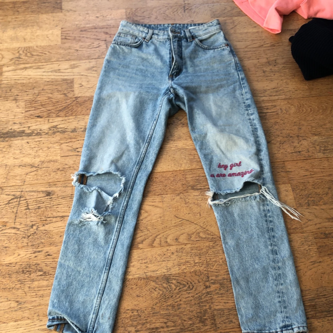 Skit snygga mom jeans från monkl