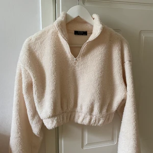 Teddy tröja! - Så mysig tröja, croppad. Strl s. Aldrig använd