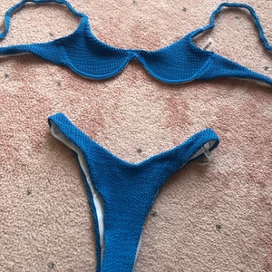 Bikini set - Fick hem den idag och endas överdelenär testad. Den var tyvärr för liten för mig som har 65D. färgen syns bäst på bild nr 2🥰 jag står inte för frakt!