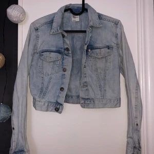 Jeans jacka - Jeans jacka, storlek XS. 