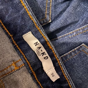Kan skicka mer bilder för nån som e intresserad.  - Jeans från NAKD. Har köpt den och vill inte ha längre för jag gillar inte tighta jeans längre. Vid intresse kom DM