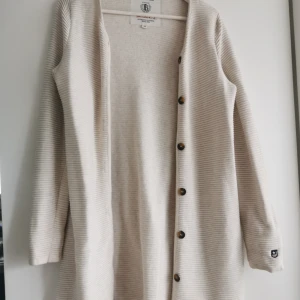 Kappa Bondelid  - Kappa eller jacka från Bondelid med knappar i storlek Medium. 