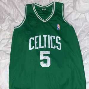 Nba linne - Boston Celtics linne. Uppskattas som storlek L/XL