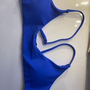 Shine bikini - Säljer dessa fina bikinis från shine, säljer på grund av att dem var tyvärr lite för små, skulle säga att den passa till någon men lite mindre bröst.                                                                      Du kan köpa en för 70kr pluss frakt  eller båda för 110 pluss frakt! 😌 OBS!! Den blå är såld, men har en annan blå bikini i en annan model i min profil kolla gärna in där😍
