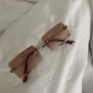 Solglasögon från shein - Helt nya och aldrig använda, kommer med fodral💘