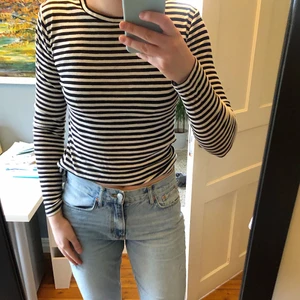 Tröja från Weekday strl S/M - Basic randig tröja från Weekday!