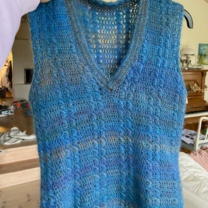 Stickad väst - Jätte snygg stickad väst! I massa fina färger 🌈 Storlek S!! 