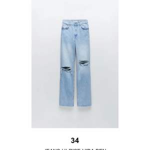 Nya jeans från zara med vida ben och slitningar på knäna i storlek 34. Endast använda 1 gång så jeansen är i nyskick.    Köparen står för frakt!😊