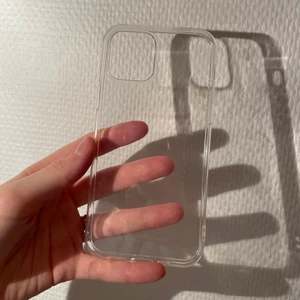 iPhone 12 skal  -  Helt nytt skal till iPhone 12, frakten är 14kr med PostNord. Packas säkert i bubbelplast och postbevis samt gåva ingår alltid, pris sänks inte !! 