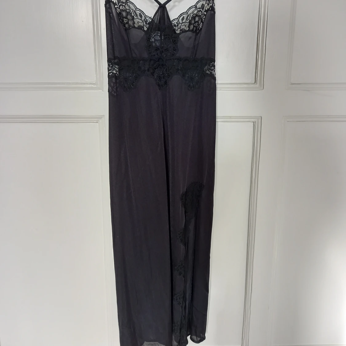 svart slip dress maxi satin & spets - 90