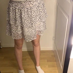 Chelsea kjol - En Chelsea kjol som jag knappast har använd, så den är som helt ny. Har i storlek M men den passar mig som är xs/s. Den är väldigt stretchiga så passar nog dem flesta .frakt ingår i priset 👍🏻