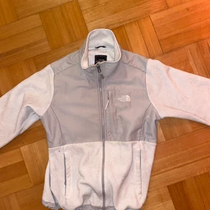 The north face  - North face fleece grå/vit storlek S/M