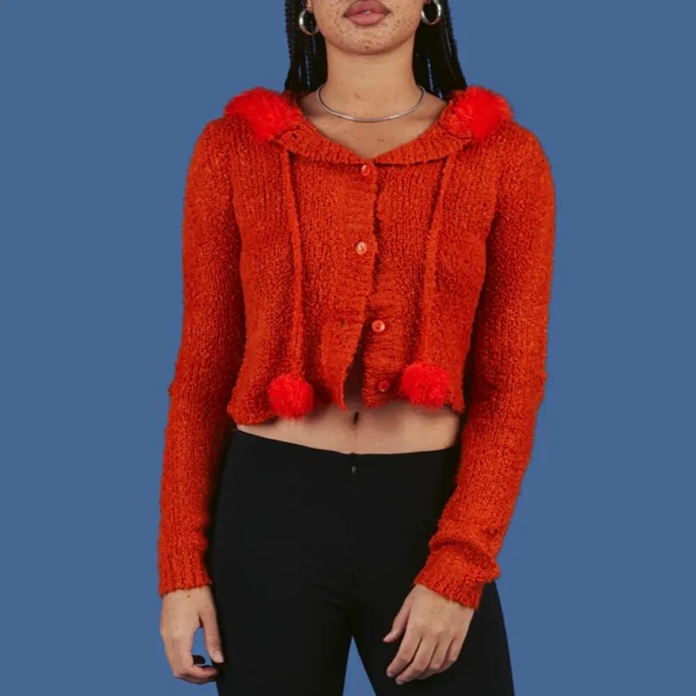 ”Fuku cardigan” från UNIF i orange. Kostar 79,95 euro och jag säljer den för 400kr. Den är endast använd 1 gång. Tröjor & Koftor.