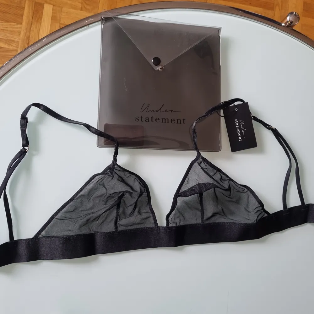 Understatement bra- Never worn with tags in its plastic case. Original Price 299kr. Övrigt.