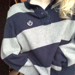 Tröja - Super gosig och fin tröja med knappar i halsen, köpt second hand, storlek L💃🏻💃🏻