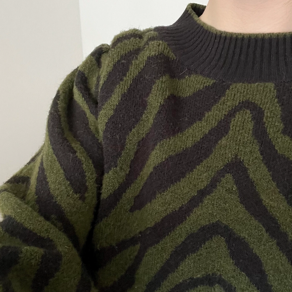 Stickad tröja med zebra mönster S - 90