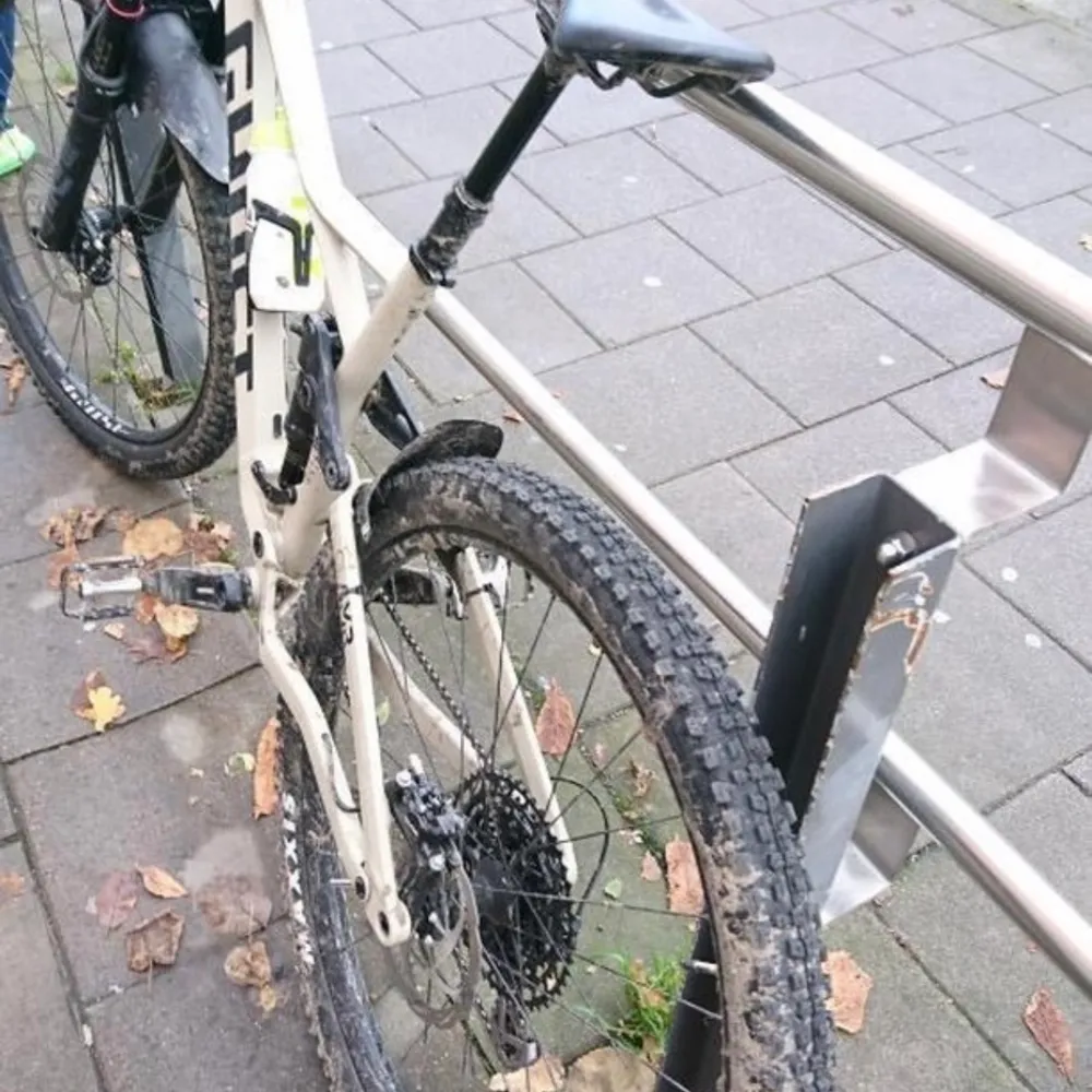 Hejsan, Jag säljer min fina cykel Ghost Enduro:Modell SL AMR 29 LINEUP Den är sparsamt använd inga brister på den säljer den pga att jag ska plugga utomlands så kommer inte ha mycket tid att åka runt med den För bådas säkerhet så möts vi i Sundbyberg Centrum och tar bara Swish kan gå ner vid snabb och smidig affär . Övrigt.