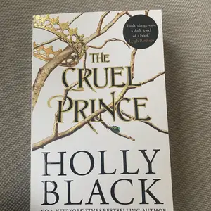 The Cruel Prince av Holly Black. Boken är på Engelska och är den första boken i ”The Folk of The Air” serien. Den är helt ny och oläst. Frakt på 66 kr tillkommer. 