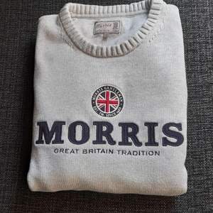 Säljer en fin- tröja från Morris. Den passar perfekt till en middag, utgång,  en club eller en midsommar kväll :) sparsamt använd.Tröjan är i bra skick. Se bilder och avgör :)