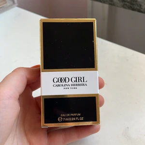 Parfym - En lite mindre storlek på carolina herreraprfymen ”good girl”. Aldrig öppna och aldrig provad.🤗
