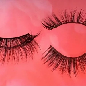 Lashes - Modellnamn: world 02 🌍                                                   Gratis frakt och skrubb 💋😍 Mink lösögonfransar. Återanvändbara upp till 20 gånger och mer vid omhändertagande (tips!! se till att alltid ta bort limmet efter använding och undvik mascara på lösfransarna)   