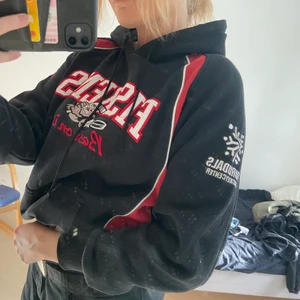 Huvtröja - Cool gammal hockeytröja i storlek S 💗 buda eller köp direkt för 250 kr 💗