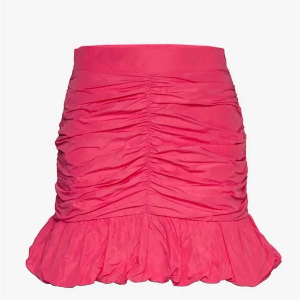 Fin Oanvänd rosa kjol i storlek 34. Slutsåld överallt. Ordnariepis 500kr mitt pris 70kr.. Kjolar.