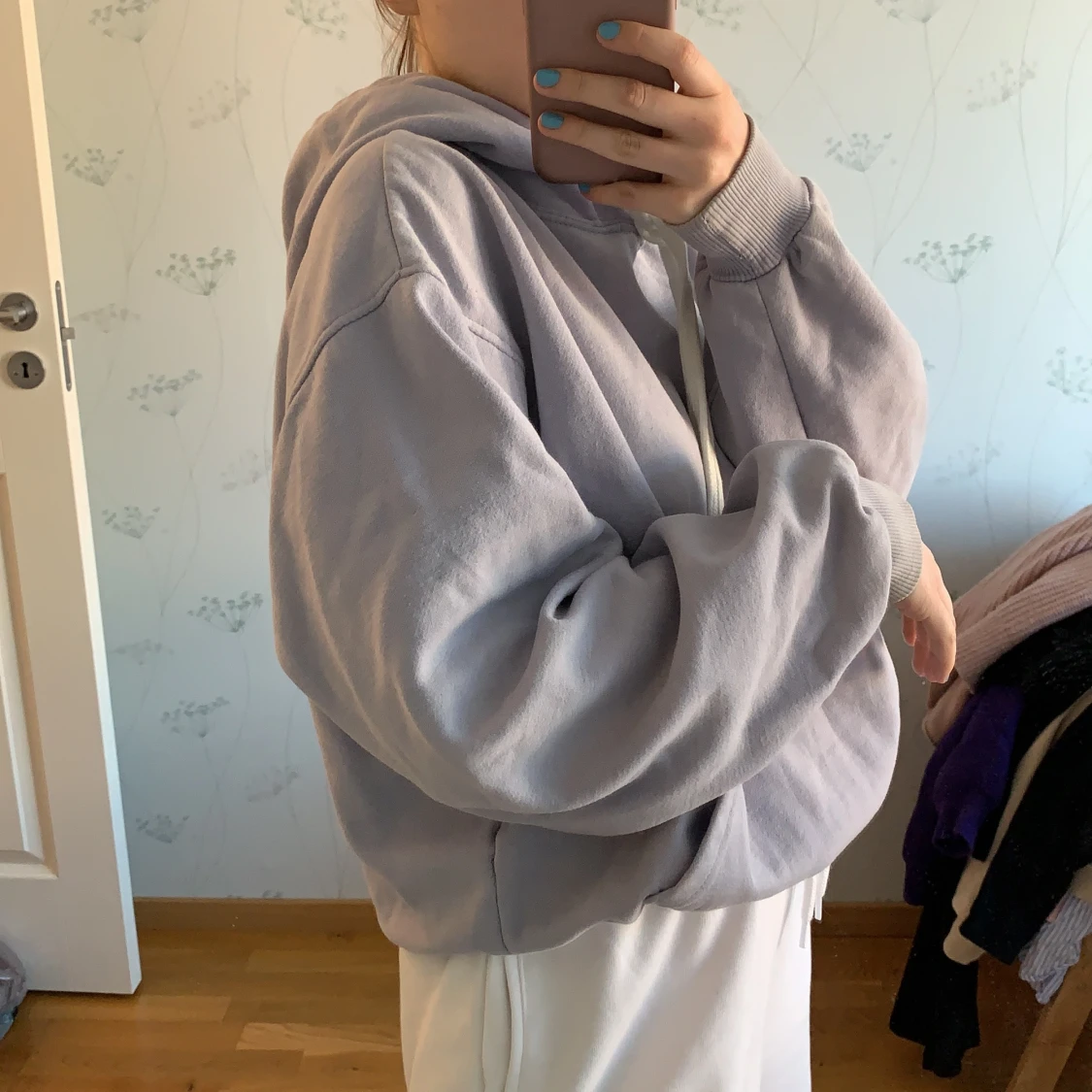 Skön ljusblå hoodie - 91