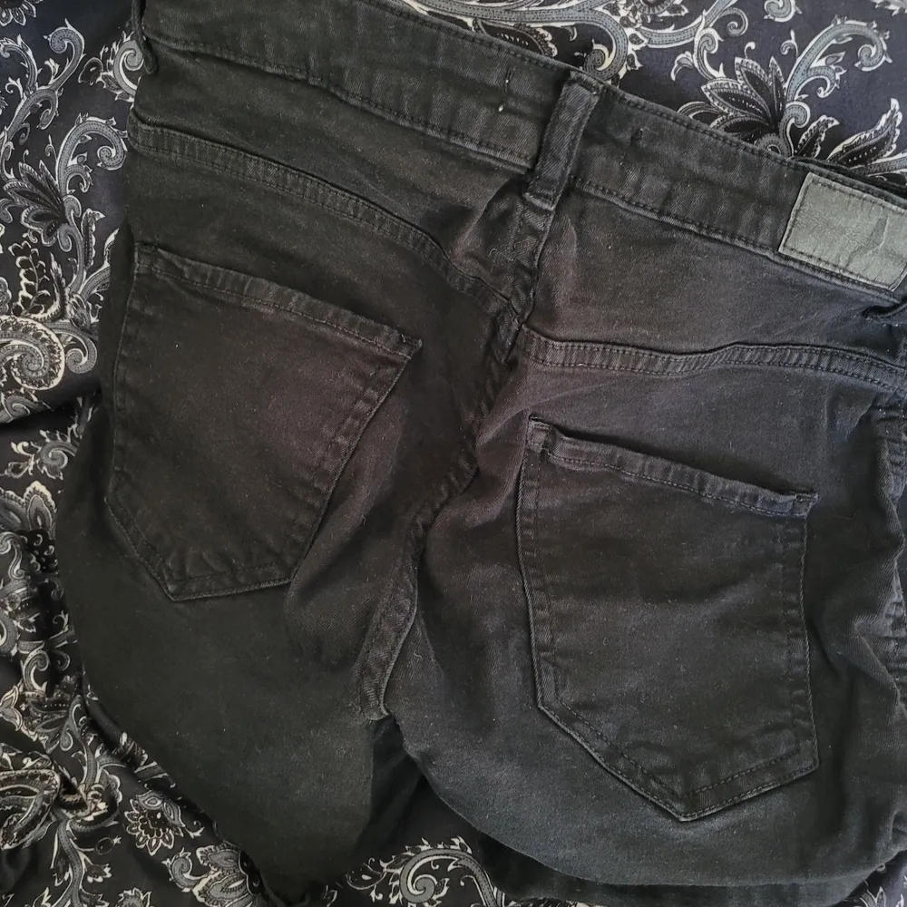Jeans shorts från gina i storlek 36. Har använt några gånger men är fortfarande i gott skick.. Shorts.